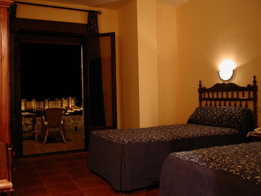 Hotel Restaurante Banos Baños de la Encina Quarto foto